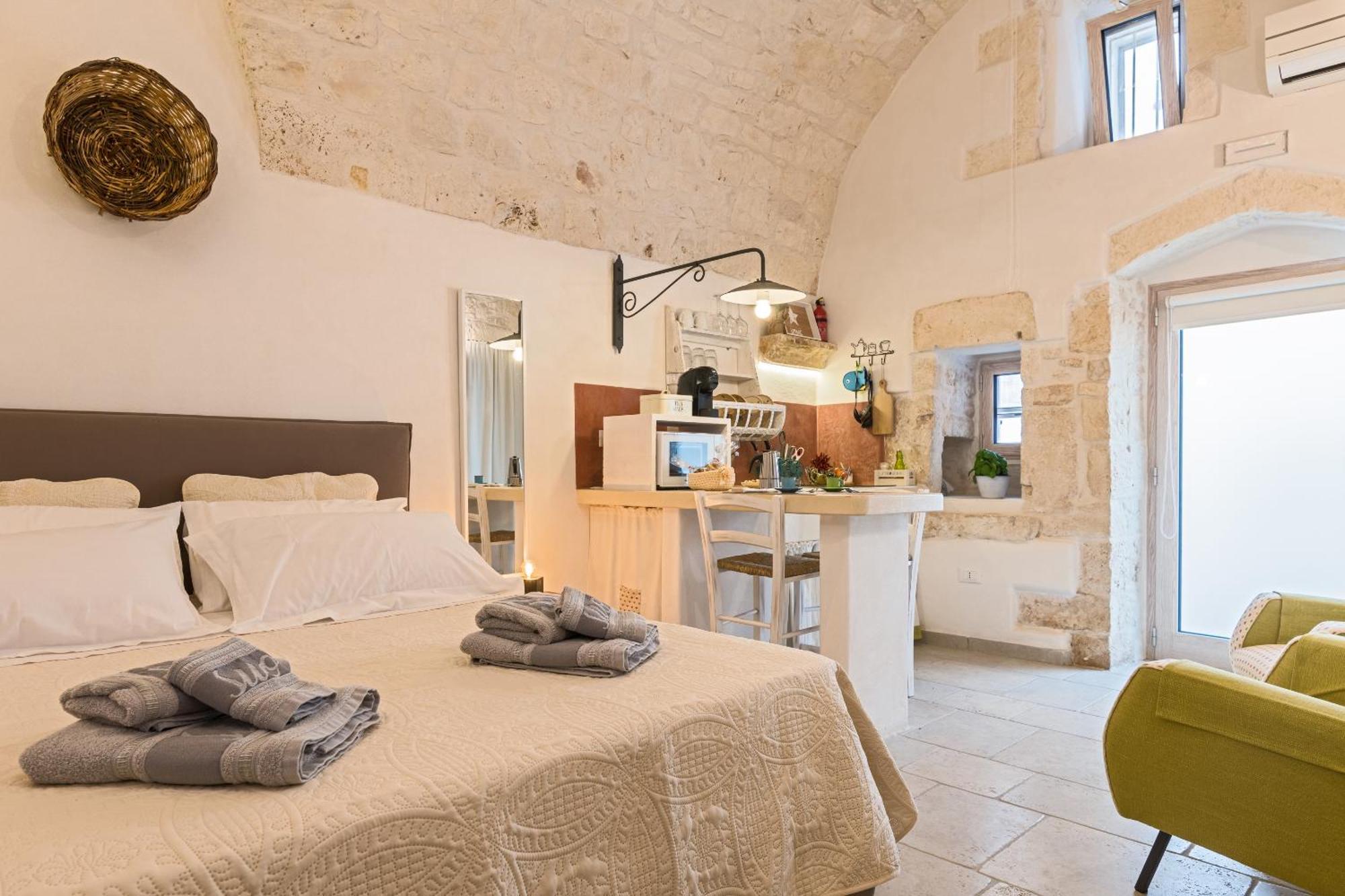 White House Flats & Studios Ostuni Værelse billede